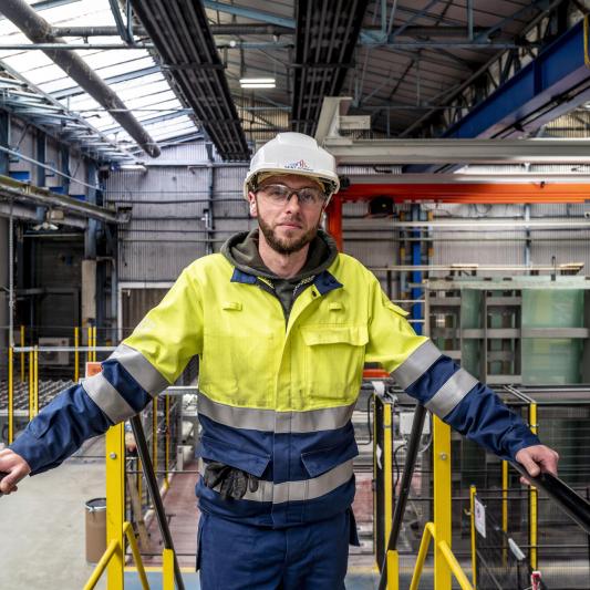 Saint-Gobain employee