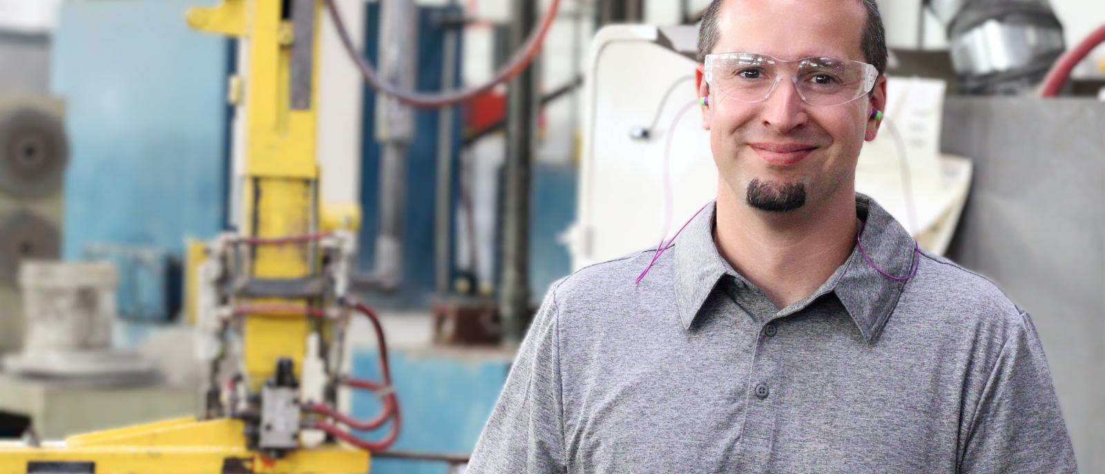 A happy employee with a plant job in Saint-Gobain North America.